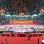 　平壌のメーデースタジアムで行われたマスゲームと芸術公演＝１２日（朝鮮中央通信＝共同）