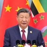 　世界女性サミットの開幕式で演説する中国の習近平国家主席＝１３日、北京（共同）