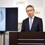 　記者会見する気象庁の野村竜一長官＝１５日午後、気象庁