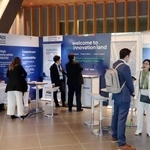 　「世界洋上風力サミット」で取り組みや技術を紹介する展示ブース＝１５日午後、秋田市