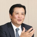 　インタビューに答えるＳＭＢＣ日興証券の吉岡秀二社長