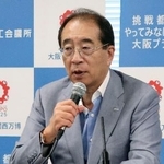 　記者会見する大阪商工会議所の鳥井信吾会頭＝１７日午後、大阪市中央区