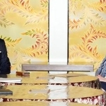 　政策協議に臨む自民党の高市総裁（右）と日本維新の会の藤田共同代表＝１７日午後、国会