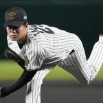 　力投する阪神・高橋＝甲子園