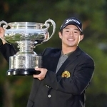　ゴルフの日本オープン選手権で優勝した片岡尚之＝日光ＣＣ