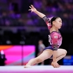　女子予選　岸里奈の床運動＝ジャカルタ（共同）