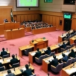 　アスリート盗撮を「性暴力」と位置付けた条例が可決、成立した三重県議会本会議＝２４日午前