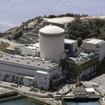 　関西電力美浜原発３号機＝３月、福井県美浜町（共同通信社ヘリから）