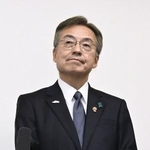 　セクハラに関する通報事案について、取材に応じる福井県の杉本達治知事＝２２日、福井県庁