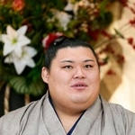 　大相撲九州場所の番付が発表され、記者会見する横綱大の里＝２７日、福岡市