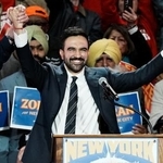 　２６日、米ニューヨークで、市長選の集会に参加するマムダニ氏（ロイター＝共同）