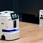　法人向け清掃ロボット「ＪＩＬＢＹ」のデモンストレーション＝２９日午前、東京都品川区