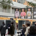 　オランダ下院選の投票所で並ぶ人々＝２９日、オランダ西部ハーグ（共同）