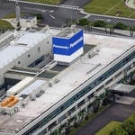 　大阪府門真市のパナソニックホールディングス本社（共同通信社ヘリから）