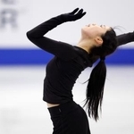 　公式練習で調整する中井亜美＝サスカトゥーン（共同）