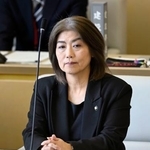 　静岡県伊東市議会の臨時議会に出席した田久保真紀市長＝３１日午前