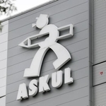 　アスクルの看板＝東京都江戸川区