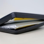 　劣化し膨張したとみられるモバイルバッテリー