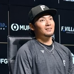 　記者会見する日本ハムの伊藤＝３１日、エスコンフィールド北海道