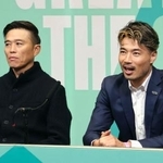 　取材に応じる山田章仁（右）と沢木敬介氏＝３１日、ロンドン（共同）