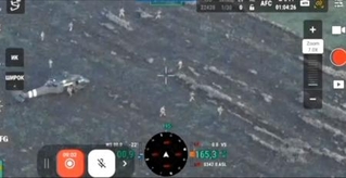 　ウクライナ・ポクロウシクに展開するヘリコプターや部隊を写したとされる動画の画像（ウクライナ軍関係者提供、ロイター＝共同）