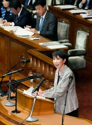 　衆院本会議で首相就任後初となる国会論戦に臨み、立憲民主党・野田代表の代表質問に答弁する高市首相＝４日午後