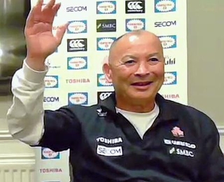 　アイルランド戦を前にオンラインで記者会見するラグビー日本代表のジョーンズＨＣ＝６日（共同）