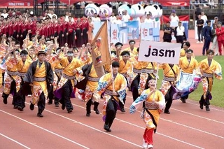 　ＴＳＭＣの社内運動会に参加したＪＡＳＭのチーム＝８日、台湾・新竹県（共同）