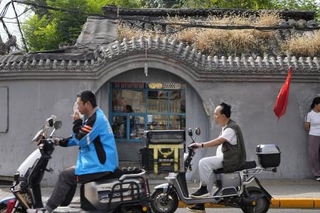 　北京市内の商店＝１０月（共同）