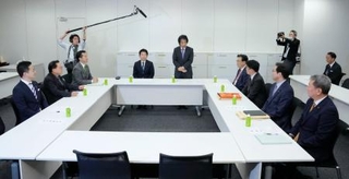 　自民党と日本維新の会が開いた社会保障改革を議論する実務者協議の初会合＝１２日午後、国会