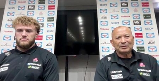 　ウェールズ戦を前にオンラインで記者会見するラグビー日本代表のジョーンズＨＣ。左はディアンズ＝１３日