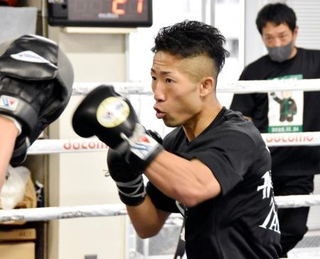 　ＷＢＣバンタム級王座決定戦に向け、調整する元ＷＢＡ同級王者の井上拓真＝横浜市の大橋ジム
