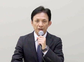 　オンラインで記者会見するニッセイ・ウェルス生命保険の舘誠一社長＝１８日午後