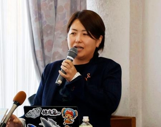 　性被害に悩む子どもの現状について話す産婦人科医の伊藤加奈子さん＝２０日午前、愛知県蒲郡市