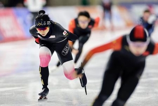 　スピードスケートＷ杯第２戦を前に調整する高木美帆＝カルガリー（共同）
