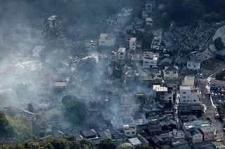 　大分市佐賀関の大規模火災現場＝１９日