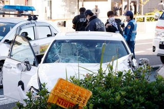 　東京都足立区の交通事故現場＝２４日午後２時５２分