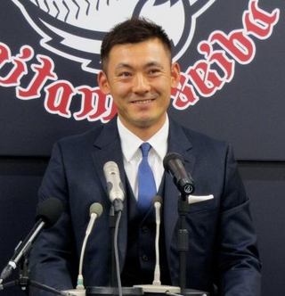 　来季限りでの現役引退を表明する西武の栗山＝２４日、埼玉県所沢市