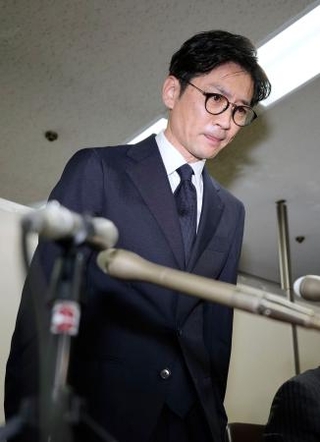 　記者会見し、謝罪する国分太一さん＝２６日午後、東京・霞が関の司法記者クラブ