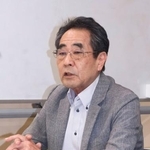 　記者会見する「水俣病被害者・支援者連絡会」の元島市朗さん＝１日午後、熊本県水俣市