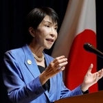 　ＡＰＥＣ首脳会議閉幕後、韓国・慶州で記者会見する高市首相＝１日（共同）