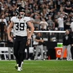 　レイダーズ戦でＦＧを決めたジャガーズのキャム・リトル＝２日、ラスベガス（ＡＰ＝共同）