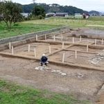 　飛鳥宮跡の「正殿」＝５日午前、奈良県明日香村