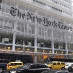 　米ニューヨーク中心部にあるニューヨーク・タイムズの本社＝２０２３年