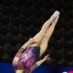 　女子個人予選で演技する森ひかる＝パンプロナ（共同）