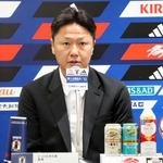 　サッカーのＵ-２２日本代表のメンバーを発表し、記者会見する大岩監督＝７日、東京都文京区