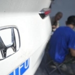 　北京市内に止められた車両に付けられているホンダのロゴマーク＝９月