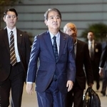 　首相官邸に入る石原宏高氏＝１０月