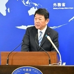 　記者会見する茂木外相＝７日午後、外務省