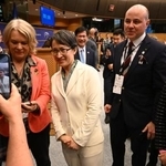 　７日、欧州議会で演説した台湾の蕭美琴副総統（中央）＝ブリュッセル（中央通信社＝共同）